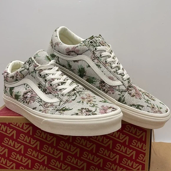 Vans Men’s Old Skool Tapestry Floral Marshmallow
VN000CP5CCZ
Sneakers - Picture 4 of 16
